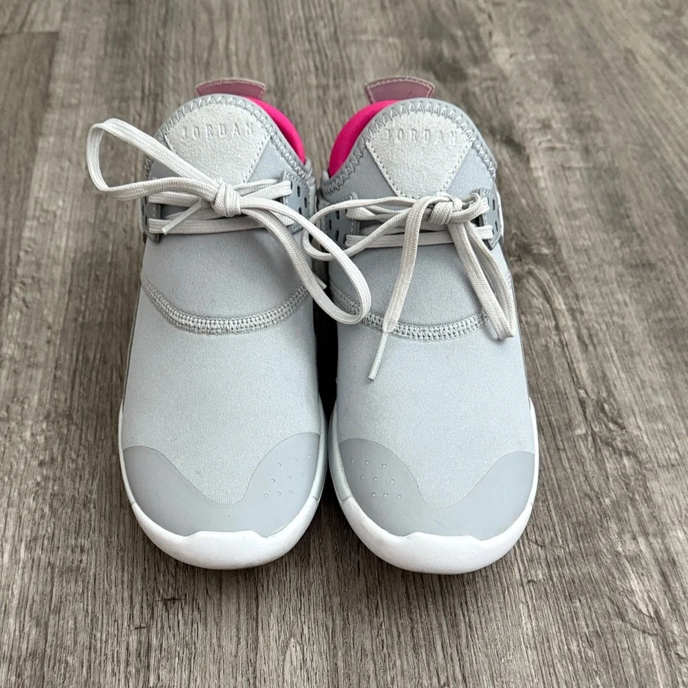 Nike Jordan fly ‘89 Kids Sneakers in Gray and Pink‎